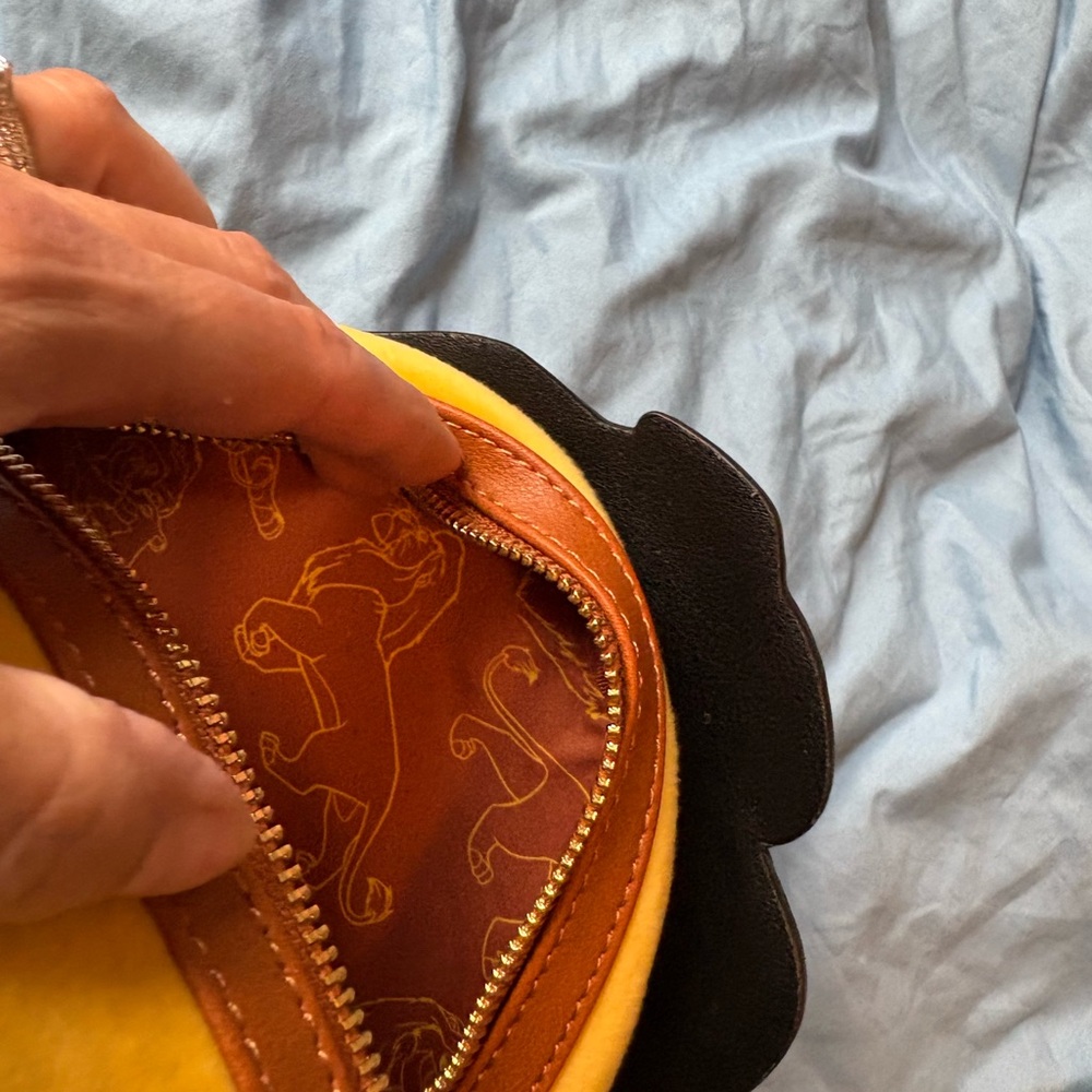 Disney Loungefly Yellow and Brown Backpack - never been used - Picture 5 of 8